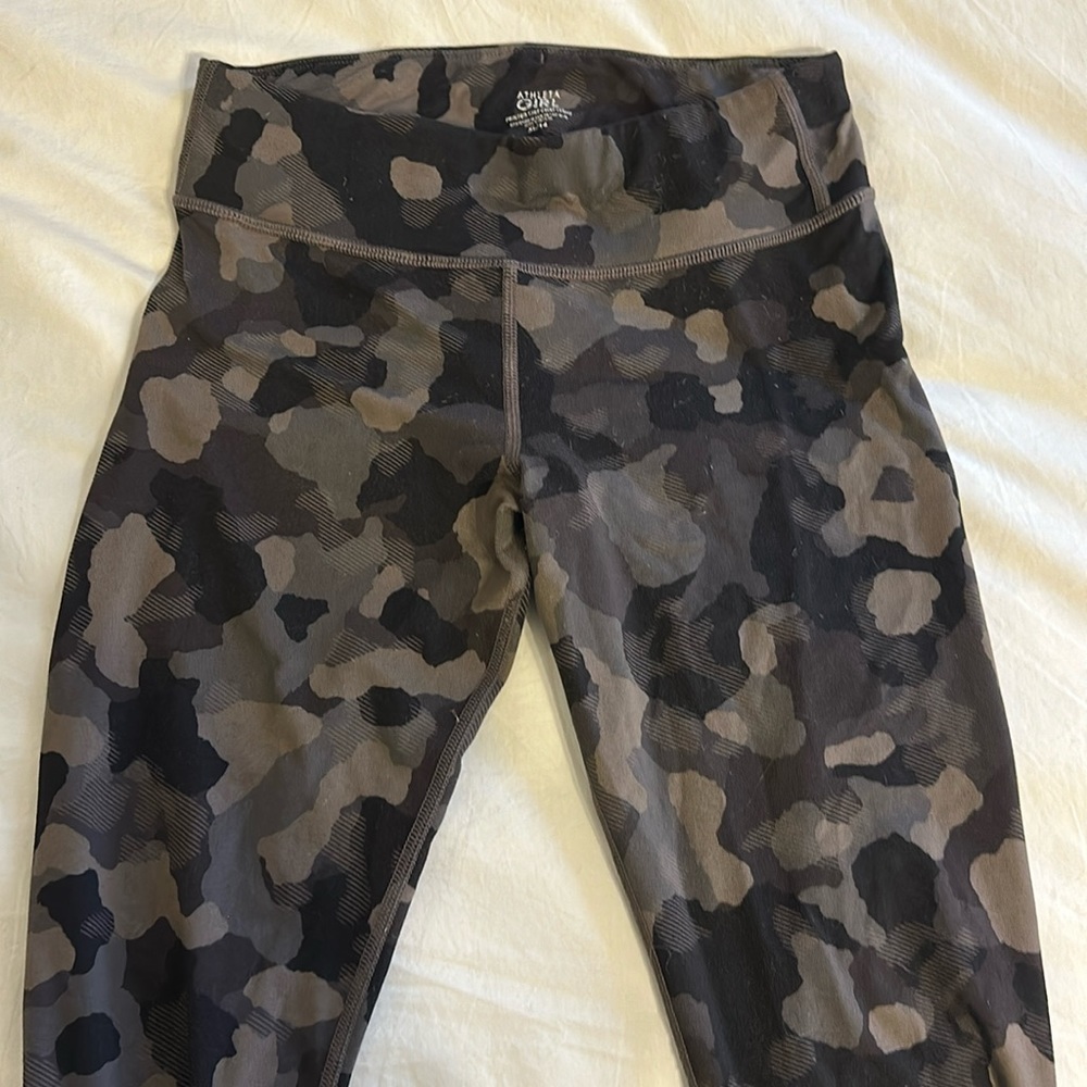 Athletic girl, camo print chitchat, tight size extra large or 14